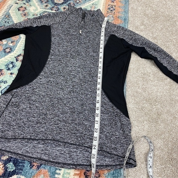 Athleta XS Run Wild Colorblock Half Zip Pullover Long Sleeve Top Gray‎ Black - Picture 10 of 10